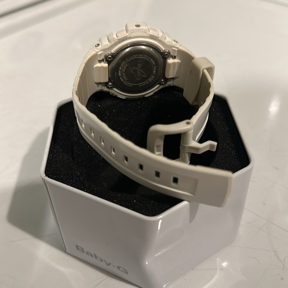 Casio Baby-G model 3265 white/gold - Picture 3 of 3